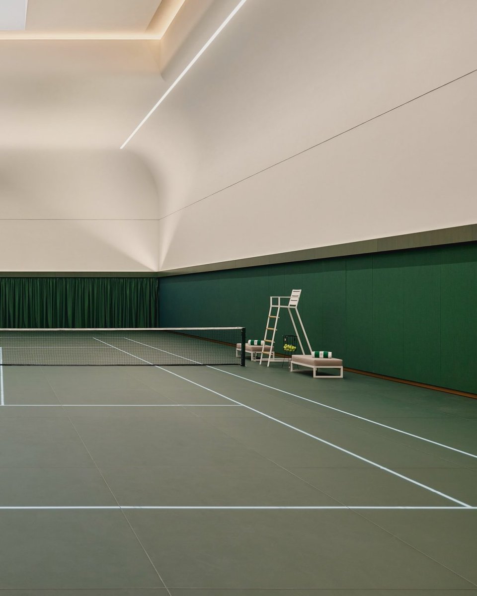 luusssso's tweet photo. The sleek design of The Garrison Club, one of London’s most exclusive private tennis clubs https://t.co/YxGlepalky