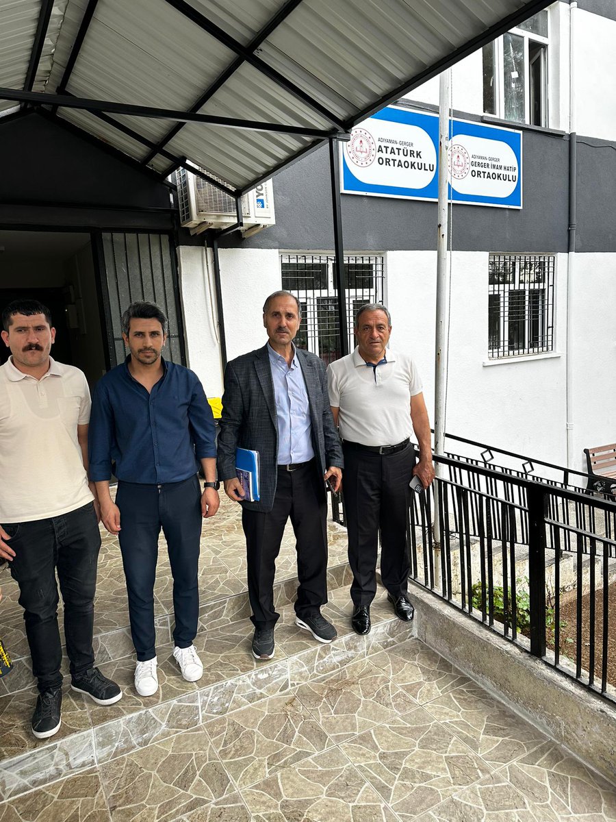 Araştırmacı-Yazar Sn. Mehmet Emin Gerger, okulumuzu ziyaret etti. 
Okul idaresi ve öğrencilerimizle bir araya gelen Sn. Mehmet Emin Gerger’e teşekkürlerimizi sunuyoruz.