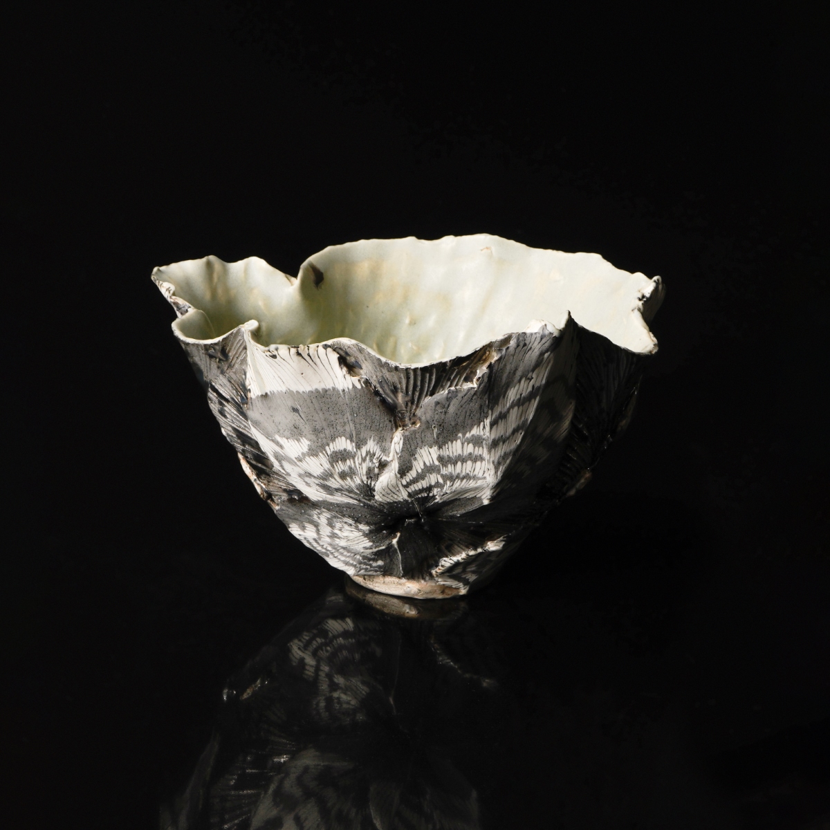ceramicmagazine's tweet photo. Sayaka Shingu is today's featured artist on Ceramics Now. 

📍 View the artist's works: https://t.co/pmWbJBpHQh

Sayaka Shingu’s profile was published with the participation of Dai Ichi Arts, New York. Her work is part of a duo show opening today at Dai Ichi Arts. https://t.co/E2AawFHpZG