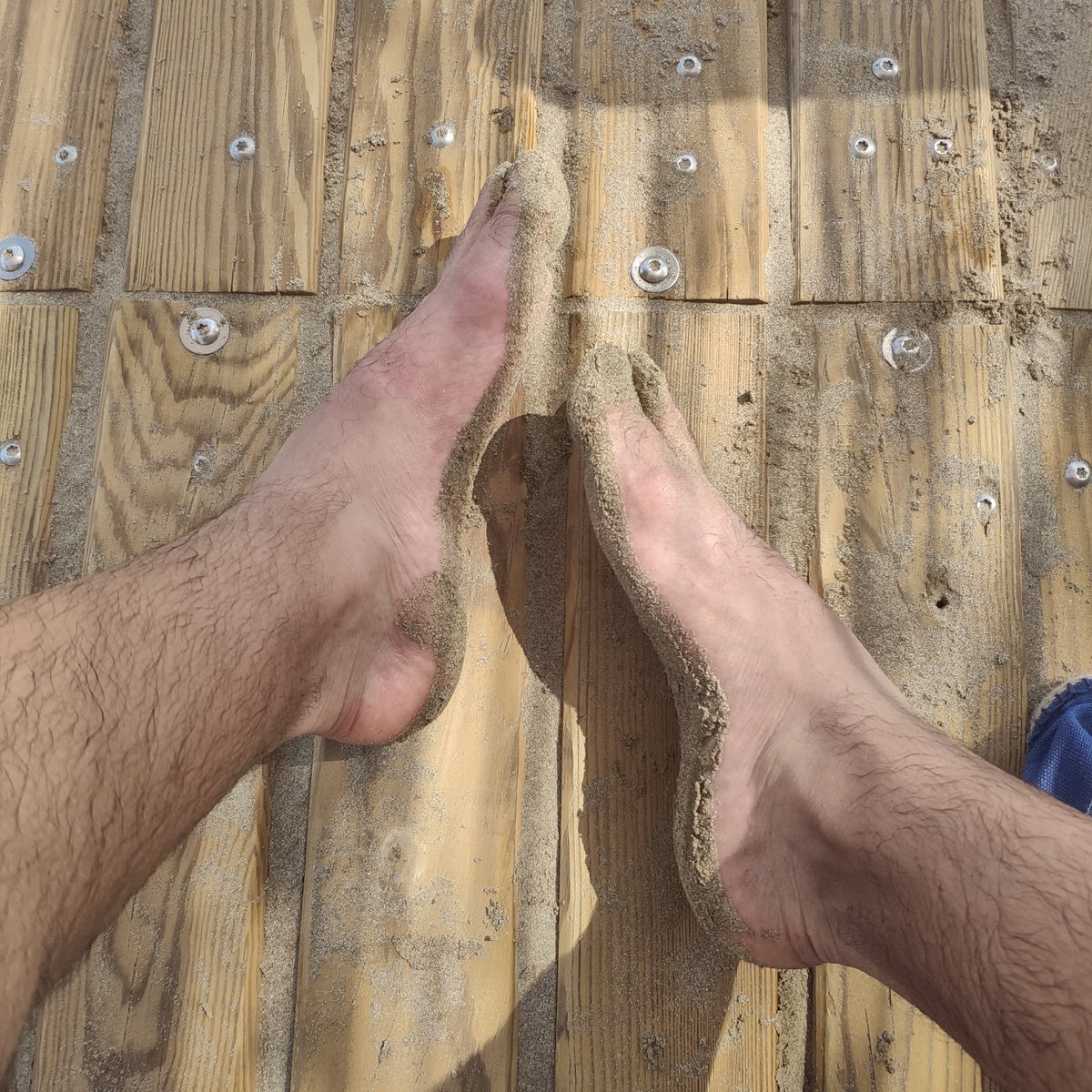 TributRoyal's tweet photo. Mes pieds attendent vos hommages. Ceux qui se soumettent aujourd'hui recevront une récompense particulière. Montrez-moi à quel point vous êtes dévoués.
#FootDomination #FindomFr #Submission https://t.co/cHSxiMvNO2