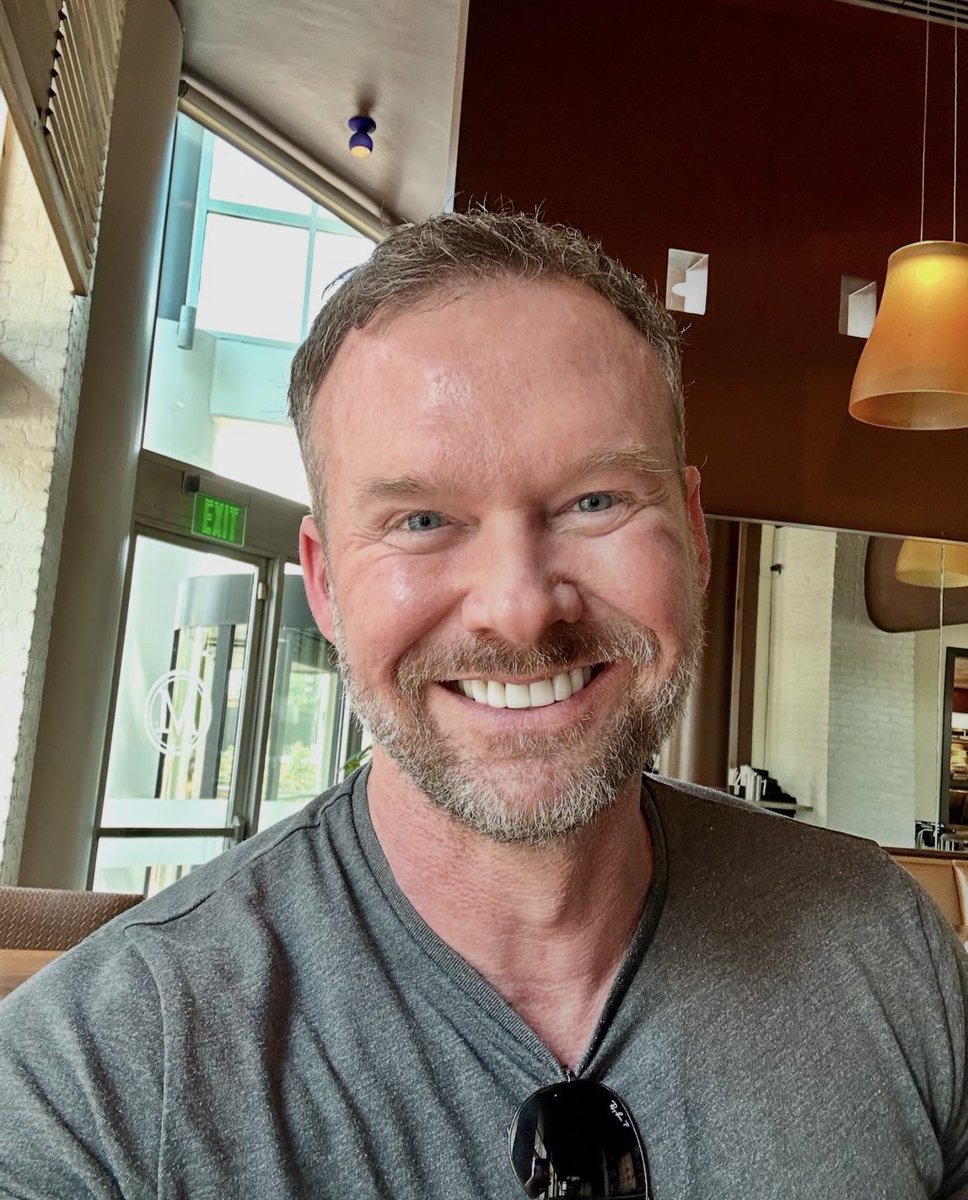 Ein kleiner Gedanke zum Tag: 'Wahre Schönheit liegt im Selbstvertrauen' Was meinen Sie?😇