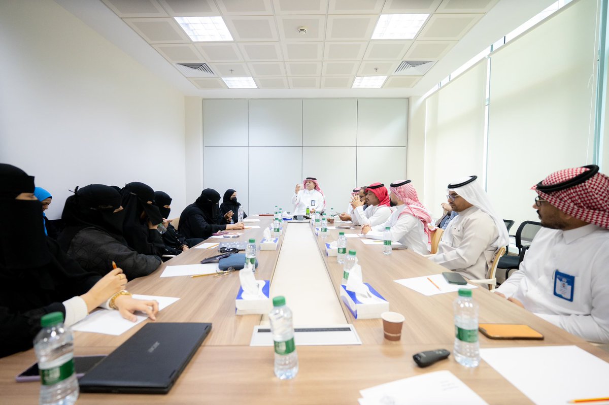 stujazanu's tweet photo. لقطات من الإجتماع التنسيقي لمشرفي الأنشطة الطلابية ب #جامعة_جازان في إطار جهود عمادة شؤون الطلاب المستمرة لتعزيز التمكين الطلابي. يأتي هذا الاجتماع تأكيداً لأهمية تعزيز التعاون بين الكليات وعمادة شؤون الطلاب وتحسين جودة الأنشطة الطلابية وضمان توفير بيئة محفزة لتحقيق التميز في كافة المجالات.

#جامعة_جازان
#نشاطكم_يميزنا