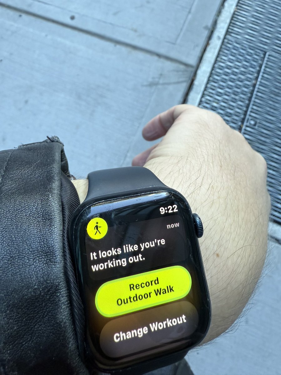 Theo47102867's tweet photo. *Me, an NYer, casually walking to my office*
My California created app: wow great workout, why don’t you record it! https://t.co/0a0uIoFH6R