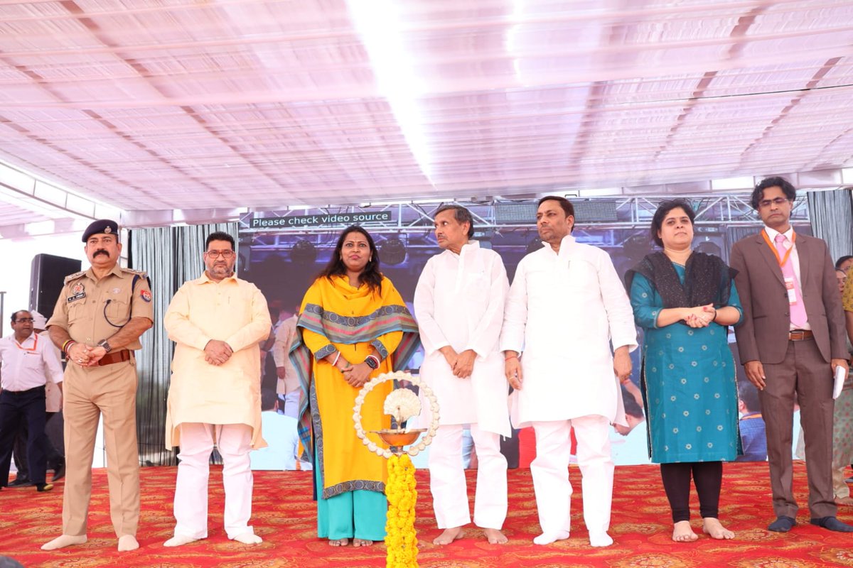 CommissionerMe3's tweet photo. आज हापुड पिलखुआ विकास प्राधिकरण द्वारा आयोजित ड्राइव इन सिनेमा कल्चरल फेस्ट प्रोग्राम में प्रतिभाग किय गया@CMOfficeUP @UPGovt @ChiefSecyUp https://t.co/dH8SrUHizx