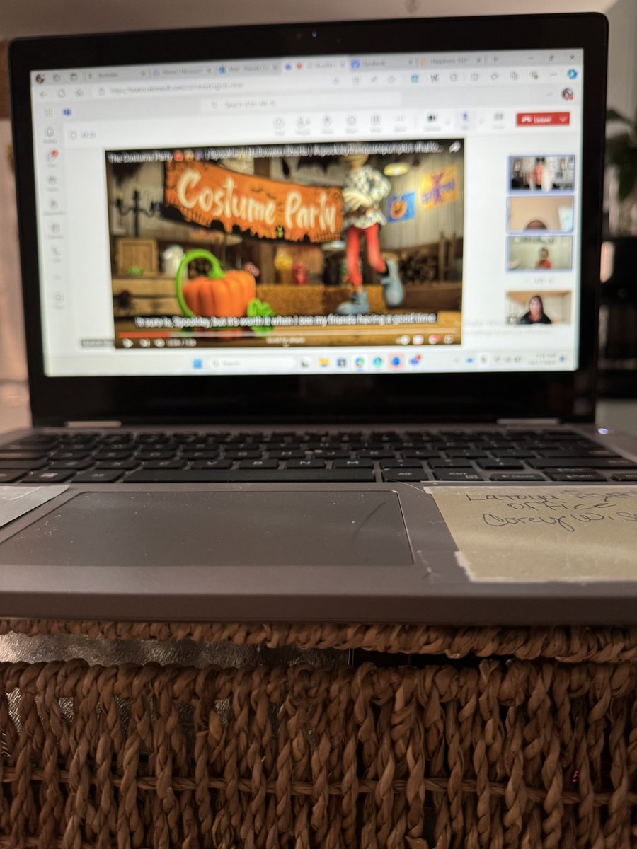 RCPS_EarlyLearn's tweet image. Class Team Meeting with Mrs. Trau and Ms. Webb….

Story time:
Spookley the Square Pumpkin 🎃 
#squarepumpkin
#spookley #fall #prek #dph #pat