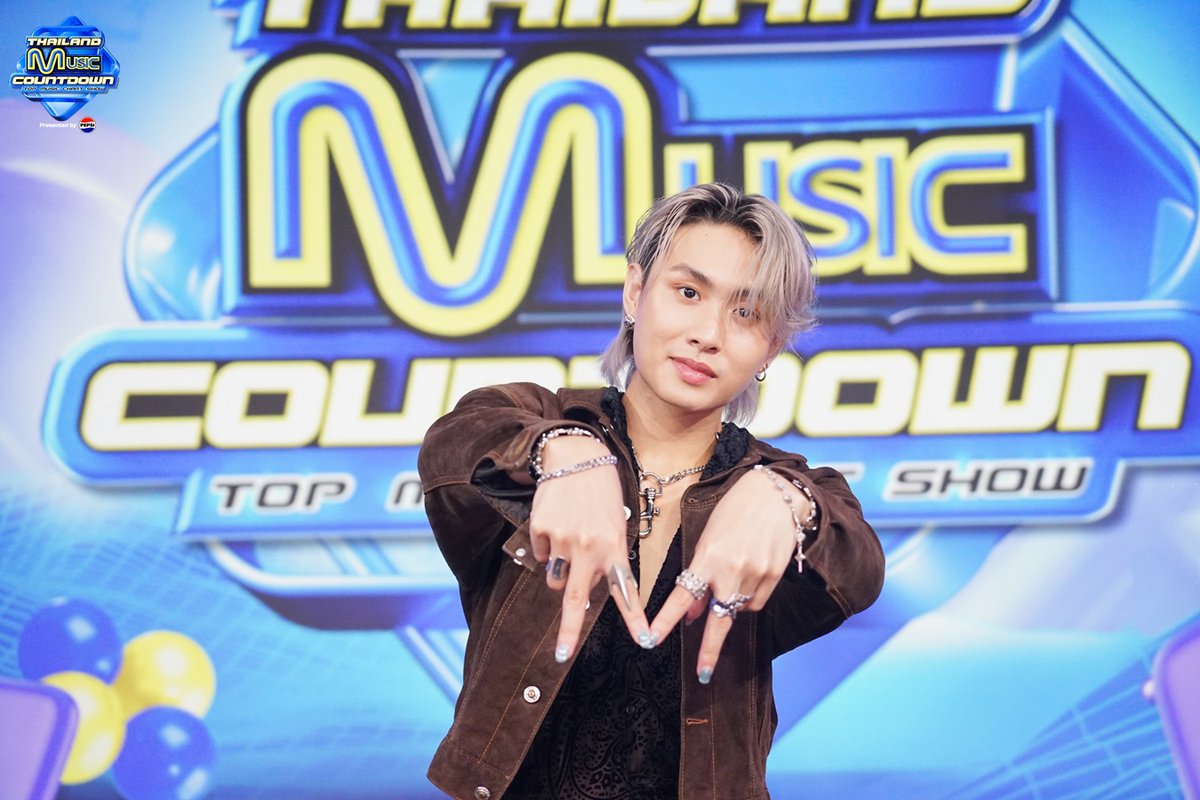 TrendyUpdate_th's tweet photo. พลาดไม่ได้! เตรียมพบกับ ‘Tilly Birds’ ในรายการ Thailand Music Countdown อาทิตย์นี้
🔗: https://t.co/7XceOhucBr
#TMCcountdown #ThailandMusicCountdown #TMC #TMCCountdownpresentedbyPEPSI #TillyBirds #ALALA #FOOLSTEPband #DIAMONDNRK_ #TPOP #Trendyupdates https://t.co/ocKte5DI0k