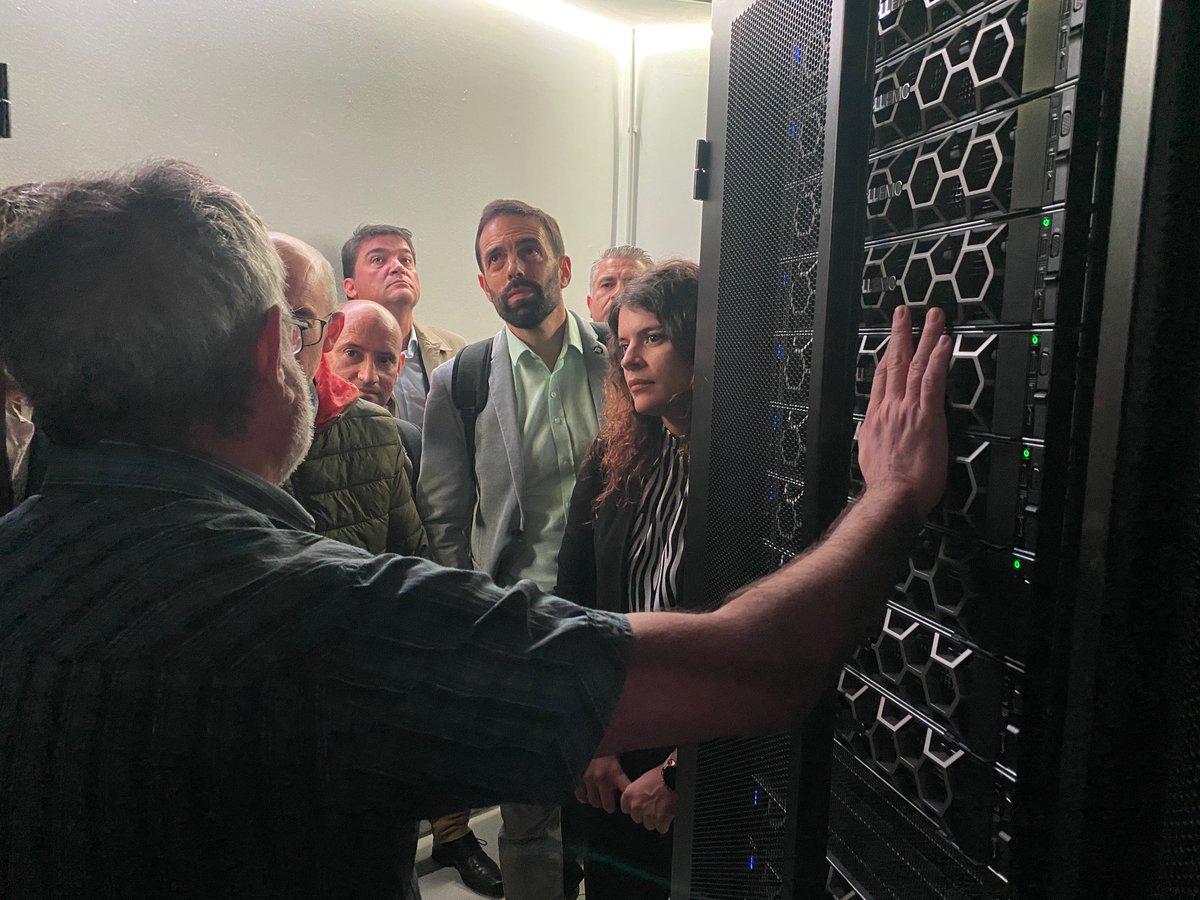 DIPCehu's tweet photo. Encantados de haber recibido al @grupo_oesia como parte de su visita a los centros tecnológicos que forman el ecosistema #BasqueQuantum

Conocieron nuestro Centro de Súper Computación de la mano de Javier Aizpurura (BasQ), Ricardo Diez Muiño (DIPC) y Txomin Romero (DIPC) https://t.co/j3Kd6U8BnJ