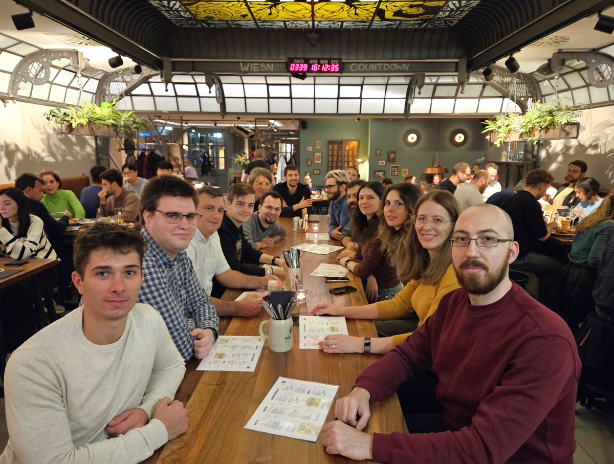 amiq_consulting's tweet image. Day at @DVConEurope, night at the biggest table in Munich! 🍻 #DVConEurope #TeamOuting #Munich