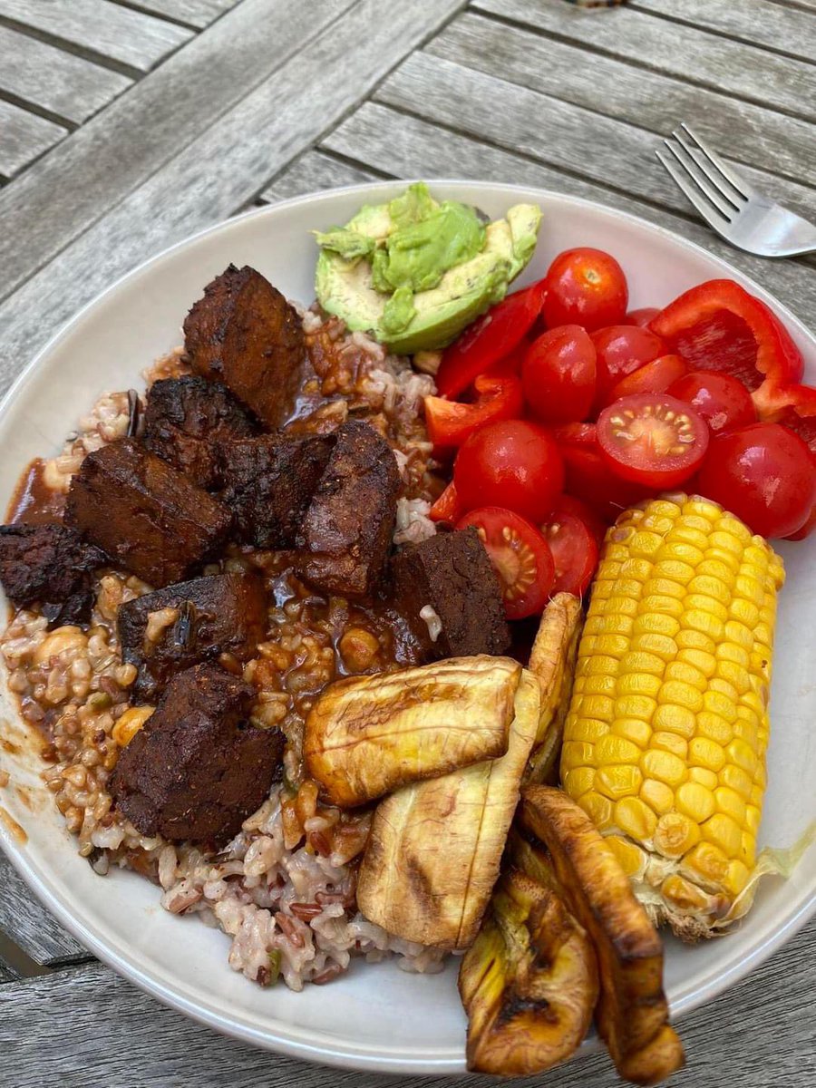 ☀️ Keep the delicious heart of your culture while improving performance and health outcomes 🌍 #BlackHistoryMonth 

As the daughter of a native Bahamian and with clients from all over the world, it’s important health and culture are inter-twinned ☀️ 

#diversity #blackhistory