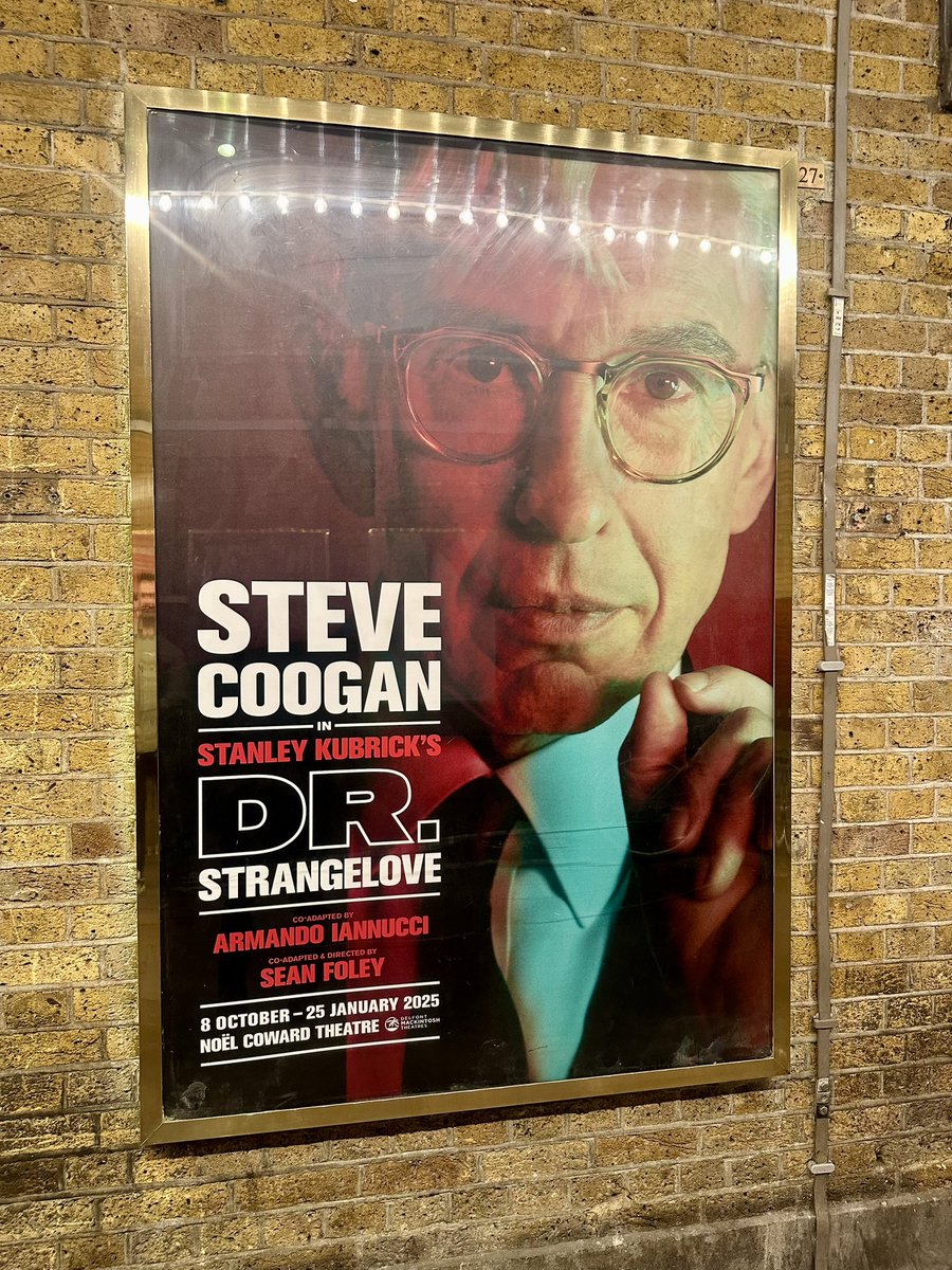 MrsClemEnglish's tweet photo. A busman’s holiday (somewhat) 🎭🇬🇧 https://t.co/HdDNgwlSTR