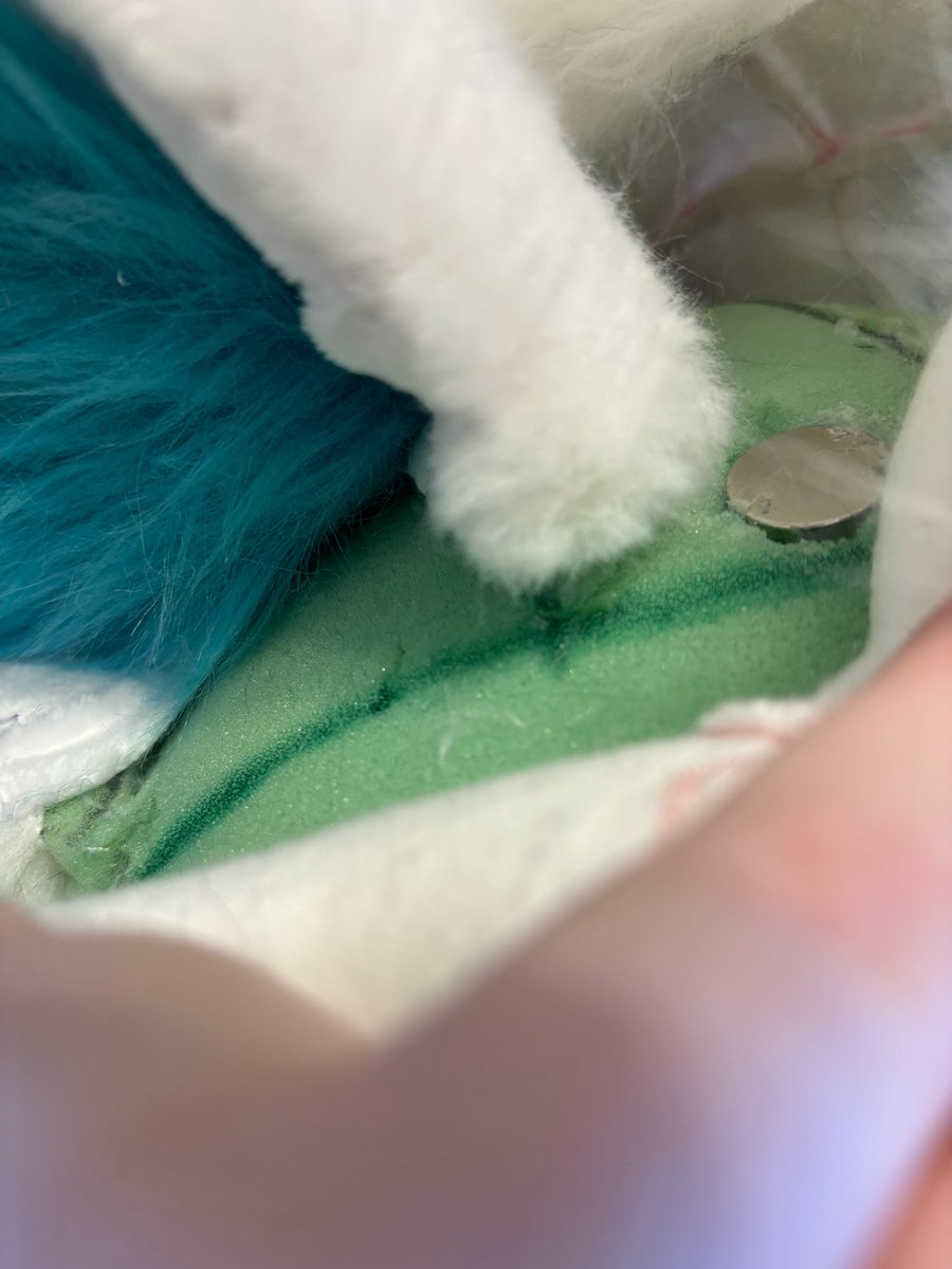 saffronsonata's tweet photo. I haven’t finished my review but here’s the photos on the day I received my suit (the day I was leaving for a convention)

The ears arrived ripped at the base, and when I told my maker this, they admitted that they grabbed the suit head by the ears https://t.co/fUAiTF2WjG