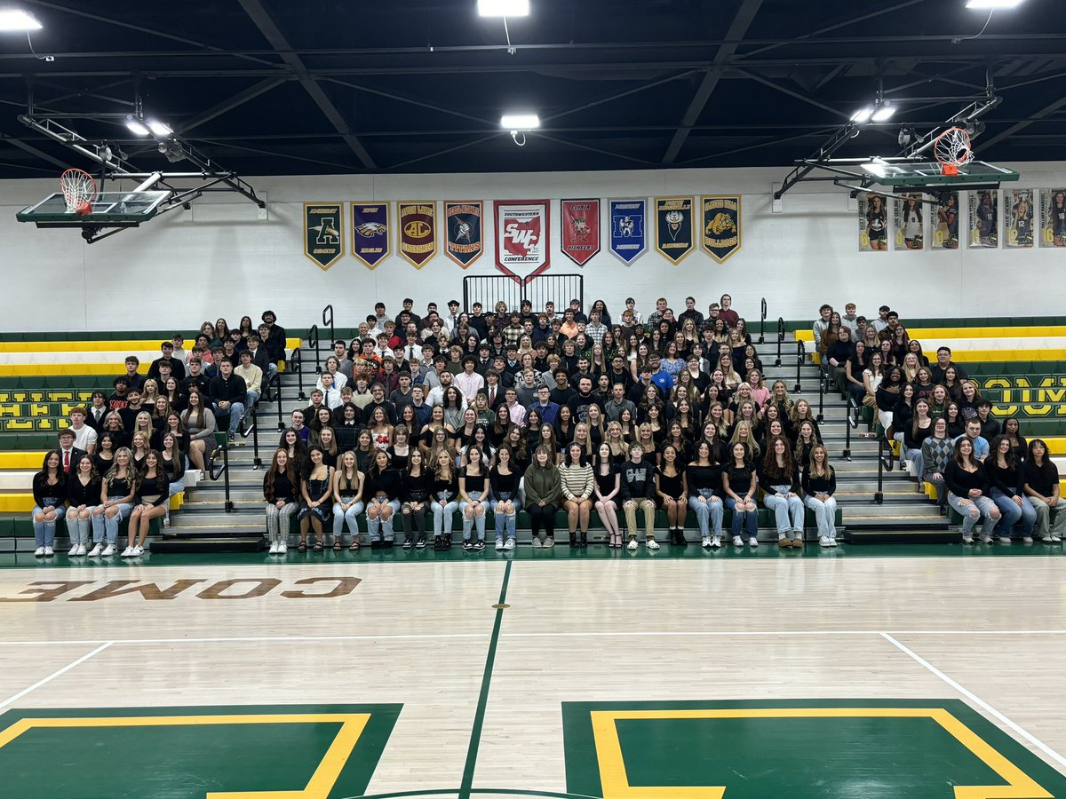 SteelePrincipal's tweet photo. Marion L. Steele High School Class of 2025 took their Panoramic Senior Picture this morning!!  
#GettingRealNow 💚💛 https://t.co/n3wuXn2PWw