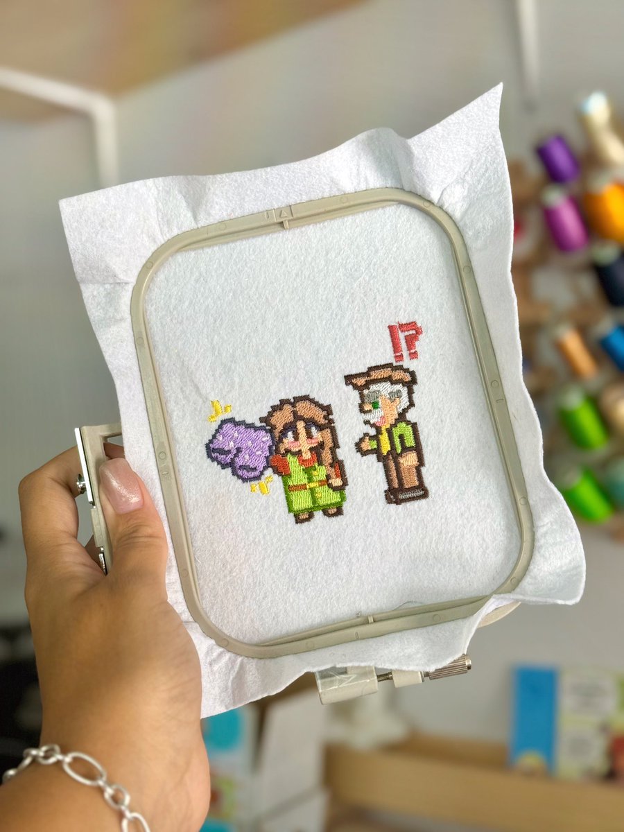 bubusnook's tweet photo. Si lanzo este diseño de Stardew Valley para sudadera lo compraríais? 

Es que menudo meme más chulo https://t.co/wfL2kJ7EAS