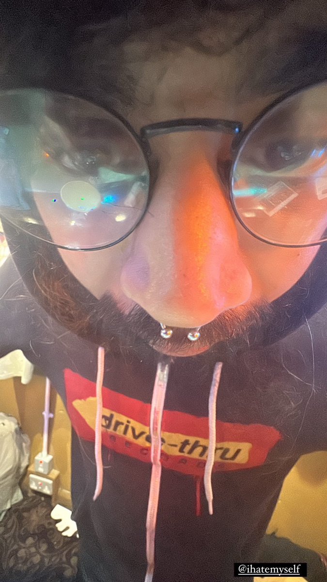cemeterybb's tweet photo. i am once again asking for tour bookings for 2025 🗓️
merch slinger 👕 extraordinaire who can also take cool pics 📸 of you and will always share my snacks and weed 
pls bring me on tour https://t.co/EWrTiTI6pz