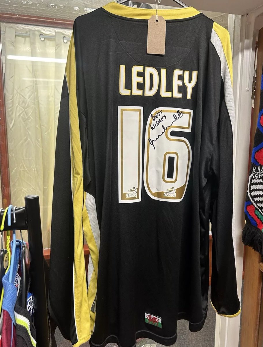 ClassicshirtCDF's tweet photo. Quick raffle, haven’t done one in absolute yonks! £5 a square, only 30 squares not 40, for this long sleeve signed Joe Ledley 07/08 away. One free spot to someone who retweets too! 

Dm to enter, max 3 per person! https://t.co/AlyN7r0KmH
