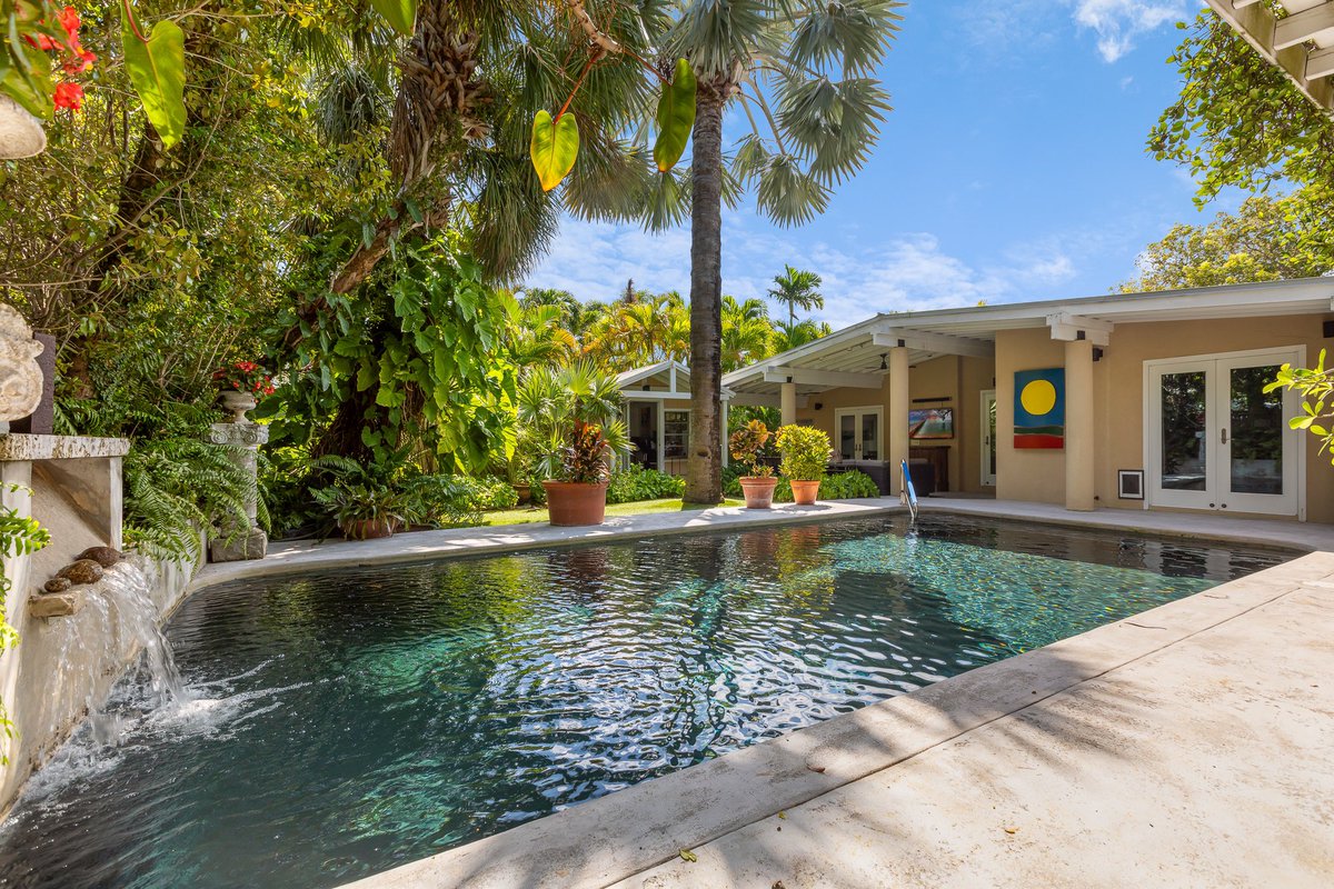 teamkaufelt's tweet photo. 🚨NEW LISTING ALERT 🚨

We’re excited to announce that 3625 Sunrise Dr is ACTIVE on the market!! 

READY. SET. GO. 🚀🚀🚀

📧: Teamk@trumanandcompany.com
#owningKeyWest #justlisted #followtheleaders #teamkaufelt https://t.co/W8zuMlwBpM