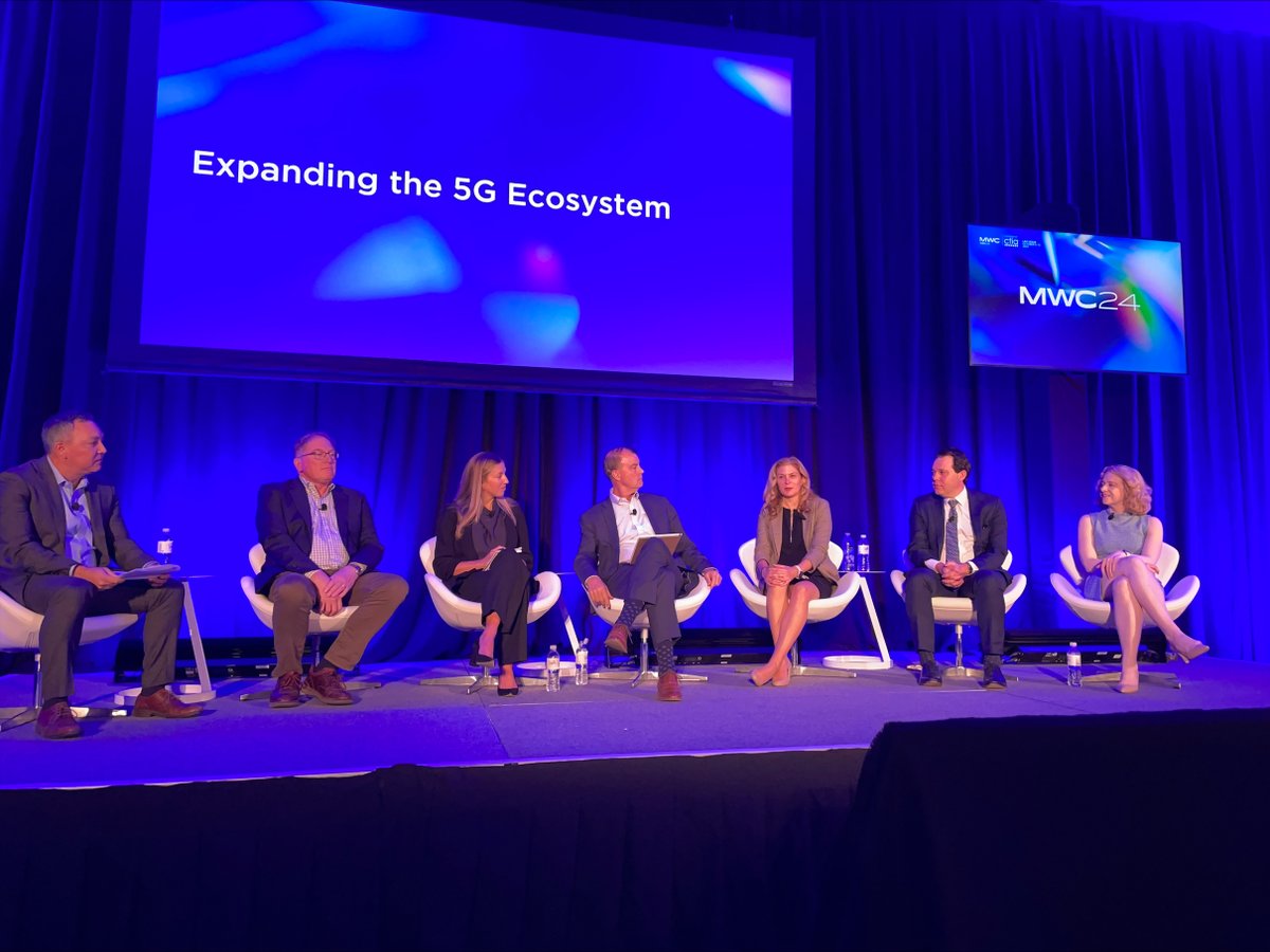 Rebecca M Thompson tweet media