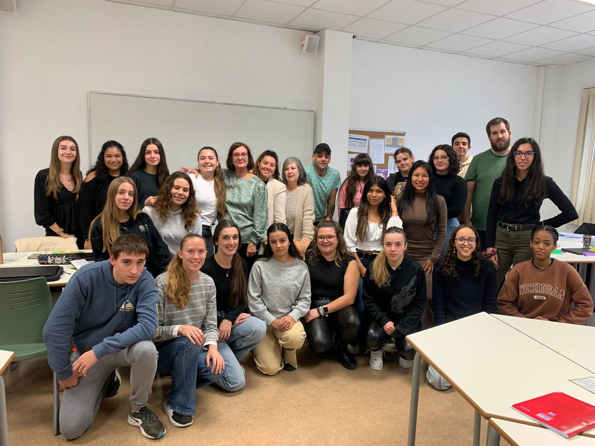 El alumnado de #TCAE ha tenido la oportunidad de escuchar el testimonio de dos personas con #cáncer en una charla que ha ofrecido <a href="/asgicer1/">ASGICER</a> en nuestro Centro <a href="/HETELFP/">HETEL FP</a> #abantean