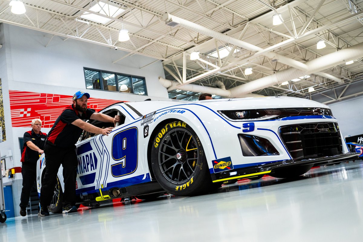 This weekend's #NASCARPlayoffs race <a href="/LVMotorSpeedway/">Las Vegas Motor Speedway</a> marks the last of the season with the inverted white-and-blue NAPA paint scheme 😎 #teamNAPA #di9