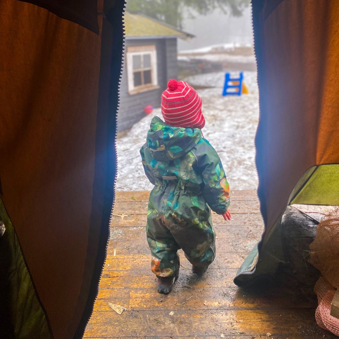 "At a time when the U.S. has yet to meaningfully invest in widespread, high-quality child care for all, especially for infants and toddlers, Norway provides an example of what affordable, universal, child-centric early care can look like." <a href="/jackiemader/">Jackie Mader</a> 

hechingerreport.org/norway-law-dec…