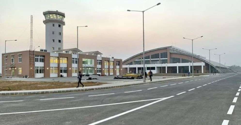 भारतले एयर रूट नदीएर खोचे थापेपछि अन्तरराष्ट्रीय उडान नभई राष्ट्रीय गौरबको आयोजनको बेहाल भै रहेको अबस्थामा चीनले हामी एयर रूट दीन्छौ र हाम्रो बिमान द्वारा पर्यटकहरू पनि ओसार छो भैरहवामा भनि प्रस्ताव गरेपछि भारतले हामी एयर रूट दीन्छौ भनि प्रस्ताव गरेछ।नेपालको बिकास बाधक हो दक्षिण।