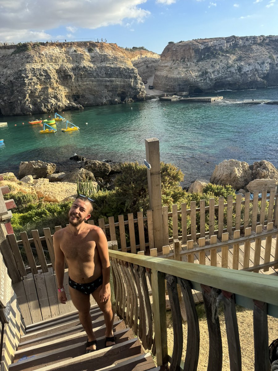 _kappeeee_'s tweet photo. it's really hot in malta in october
#Malta #gay #october #beach #sun #sea https://t.co/db3bcQY2cS