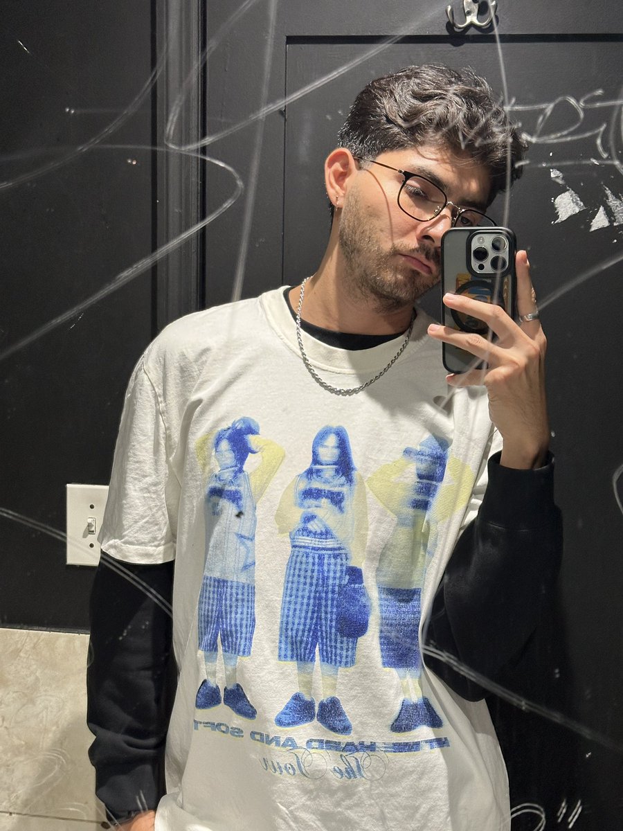 mario_peca's tweet photo. Te amo, Billie 😫 #hitmehardandsofttour #BillieEilish https://t.co/qW10YZfjzC