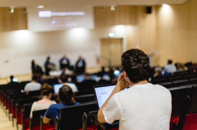 Le CERES <a href="/ecolenormalesup/">E.N.S.</a> organise un cycle de conférences "Perception du #Climat", ouvert à tous sans pré-requis.

🌍 🌊 La thématique "Climats, océans et mers" propose d'explorer les liens entre ces différents enjeux. 
Prochaine conférence le 12/11
➡ shorturl.at/Okzrv