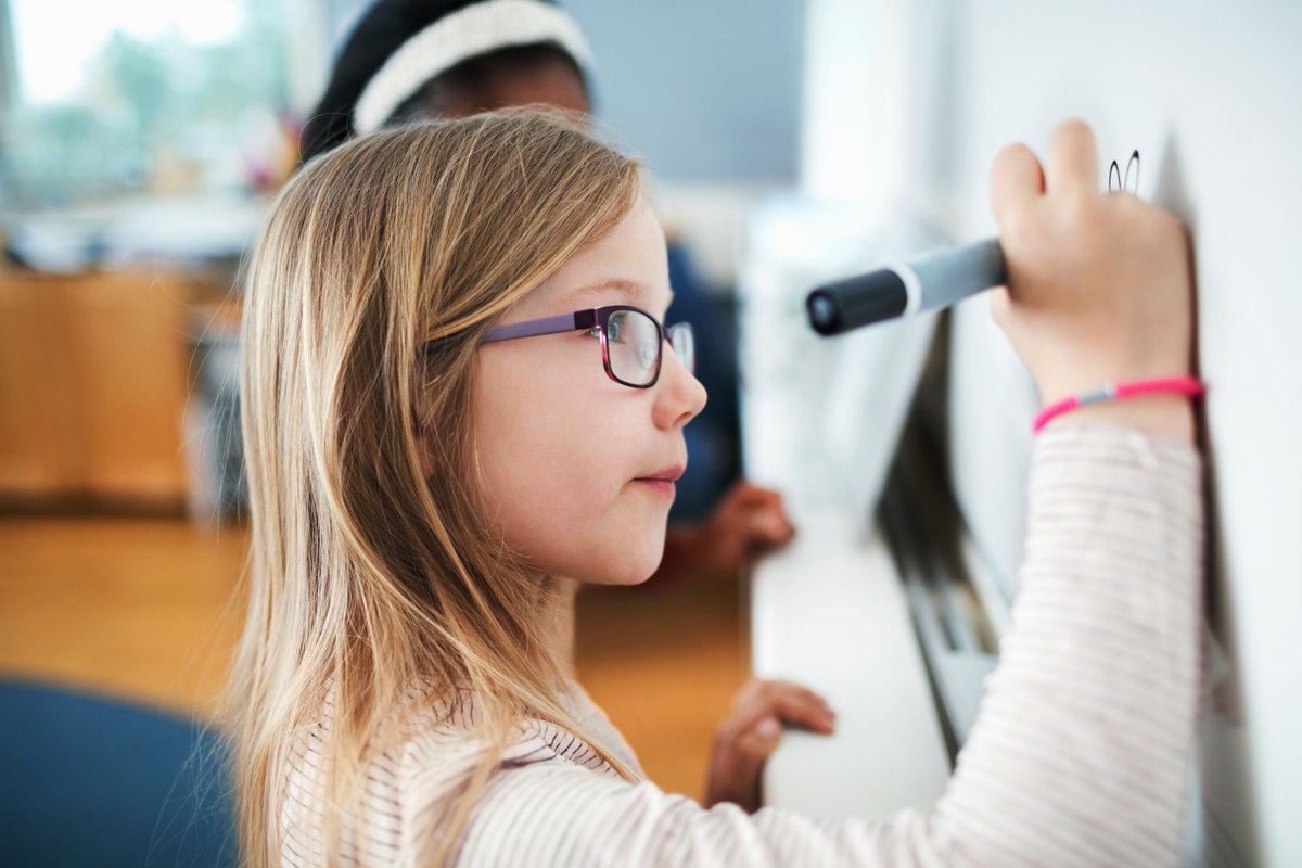 Hoya_UK's tweet image. The school holidays are nearly here, making it a great time to encourage patients to bring their little ones in for an #eyeexam. 

If they've noticed any signs of vision issues at home or in school, this can ensure every child starts the new term with clear vision.