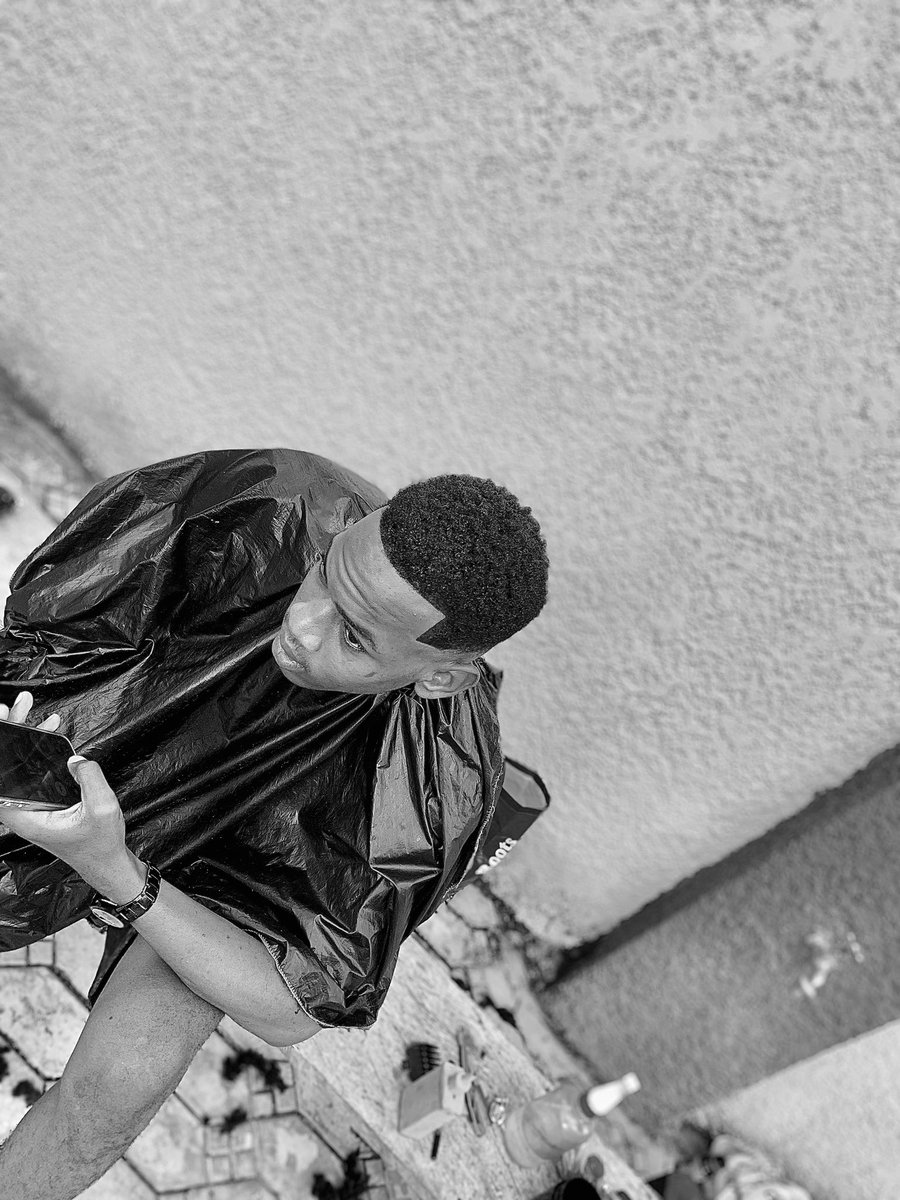 OnlyOneBarberYo's tweet photo. E sharp abi e no sharp??๐โ๏ธ
Dm for home service
#that_tall_barber ๐๐
#barber_yo ๐๐ฝโโ๏ธ๐๐ฝโโ๏ธ
#top_notch ๐๐พ๐๐พ
#stay_woke ๐๐
#thattallbarber #barberyo https://t.co/uh6Y44ynm4
