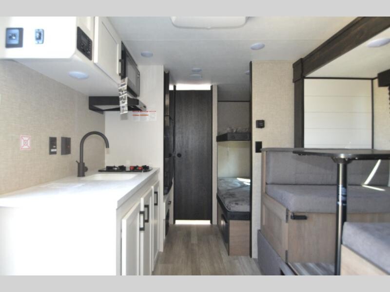 Hamiltons_RV's tweet photo. 😎 Perfect for a weekend getaway with the family! 🍂 https://t.co/lbCDHWXwa4 The New 2024 Jayco Jay Flight SLX 184BS sleeps 5, 22 ft, &amp; 3,420 lbs! Featuring 1 slide, bunk beds, &amp; a 10' electric awning. Rake in the Savings, for a limited time $18,990!
#HamiltonsRV #Nature #Family https://t.co/cZSPSGvPK6