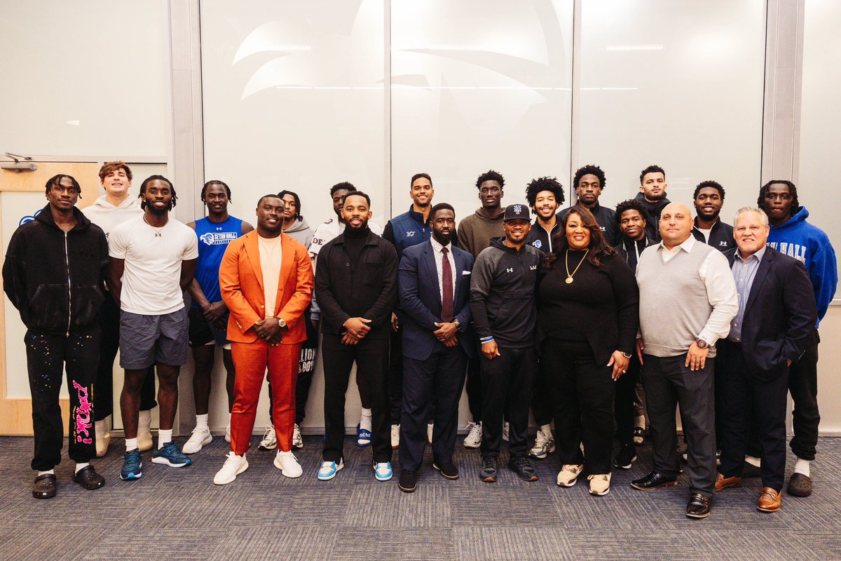 SetonHallMBB's tweet photo. Massive thank you to @setonhall alum Sandra Richards and her team at Morgan Stanley Global Sports &amp; Entertainment for speaking to us about financial literacy and navigating the current NIL landscape! 🏴‍☠️🏀

#DDD https://t.co/Ufs8hCsgGy