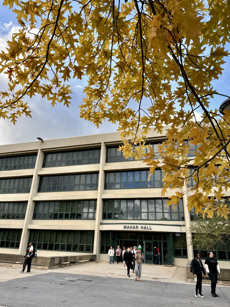 sunyoswego's tweet photo. Fall is in full swing on campus! 🍂💛 

#SUNYOswego #LifeAtOswego https://t.co/K9ZHDpb0Mk