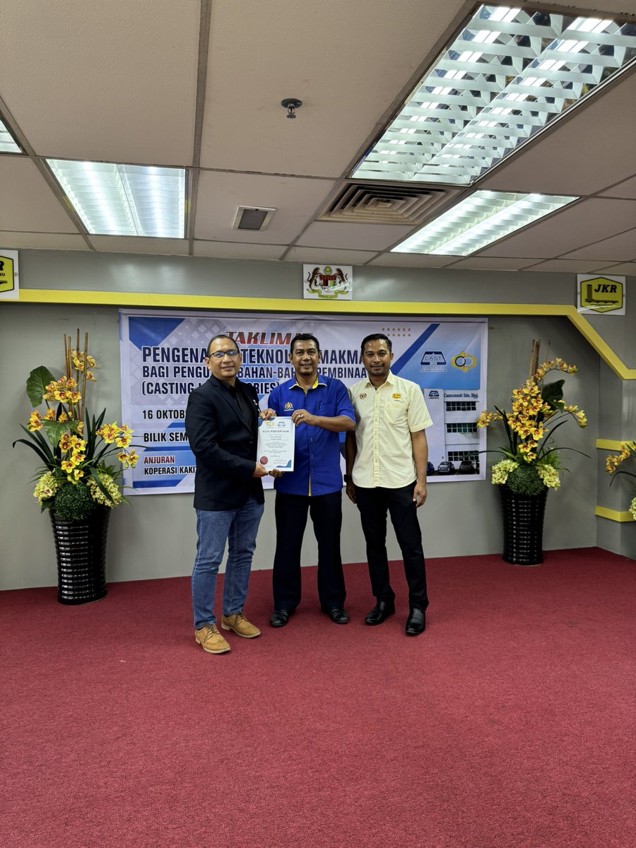 JKR Bangunan Terengganu (@jkrbangunantrg) on Twitter photo 16.10.2024 | Rabu - Bahagian Bangunan menghadiri taklimat pengenalan teknologi makmal bagi pengujian bahan pembinaan yg dianjurkan oleh Koperasi JKRNT bersama Cast Consult Sdn. Alhamdulillah banyak ilmu bermanfaat yang dikongsikan. <a href="/JKRTerengganu/">JKR Terengganu</a> <a href="/HasliJKR/">Hasli Ibrahim (Ir. Dr.)</a> <a href="/MFahmi2nd/">Nur Fahmi</a> <a href="/nm_baihaki/">n m baihaki</a> 16.10.2024 | Rabu - Bahagian Bangunan menghadiri taklimat pengenalan teknologi makmal bagi pengujian bahan pembinaan yg dianjurkan oleh Koperasi JKRNT bersama Cast Consult Sdn. Alhamdulillah banyak ilmu bermanfaat yang dikongsikan. <a href="/JKRTerengganu/">JKR Terengganu</a> <a href="/HasliJKR/">Hasli Ibrahim (Ir. Dr.)</a> <a href="/MFahmi2nd/">Nur Fahmi</a> <a href="/nm_baihaki/">n m baihaki</a>