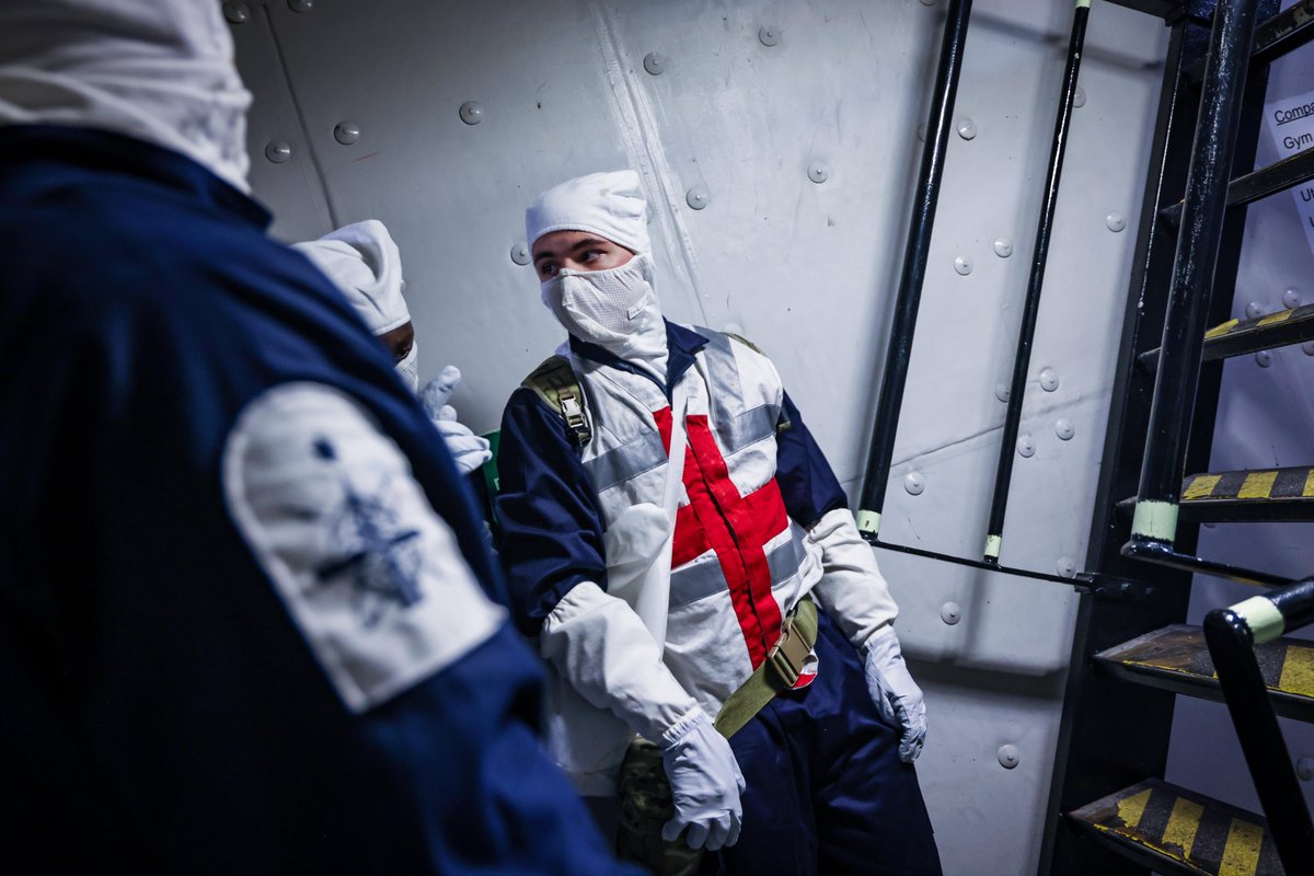 DefenceOps's tweet photo. A superb start to Exercise #StrikeWarrior, Warfare sea training on board @HMSPWLS.
The Ship has welcomed Commodore Kyrre Haugen, Commander of the @Sjoforsvaret  Royal Norwegian Navy's Fleet. Whilst Air defence serials, Flight operations, and scenarios have been drilled.
🇳🇴⚓️🇬🇧 https://t.co/Fnn8xCQGxb