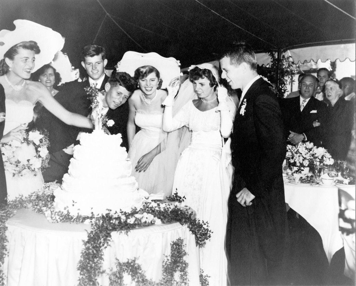 Thierry_Kame's tweet photo. @KerryKennedyRFK @POTUS @BarackObama @BillClinton @SpeakerPelosi Dear Kerry #Kennedy @KerryKennedyRFK once more receive ou sincere condolences 💐
#EthelKennedy🔵 #LoveAndService✨ https://t.co/ctGqW8EXEq