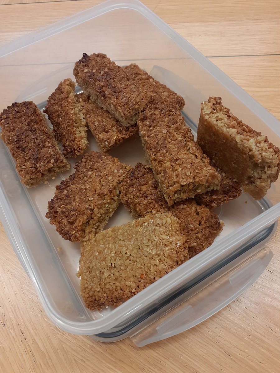 'Not made with Canadian syrup' flapjacks by <a href="/OakleyMapleston/">Oakley Mapleston</a> for this afternoon's <a href="/UniOfHull/">University of Hull</a> <a href="/PoliticsatHull/">Politics at Hull</a> Comparative Legislatures class on Canada
