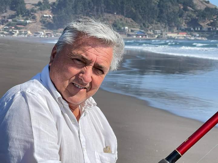 alexmoisesp's tweet photo. Este es José Antonio corral 
El típico clasista que se siente con el derecho de insultar y menospreciar a los demás 
Está es su cara para que todos los conozcan 
Viejo de mierda 
#joseantoniocorral
#valparaiso https://t.co/qL9xc1U0KH