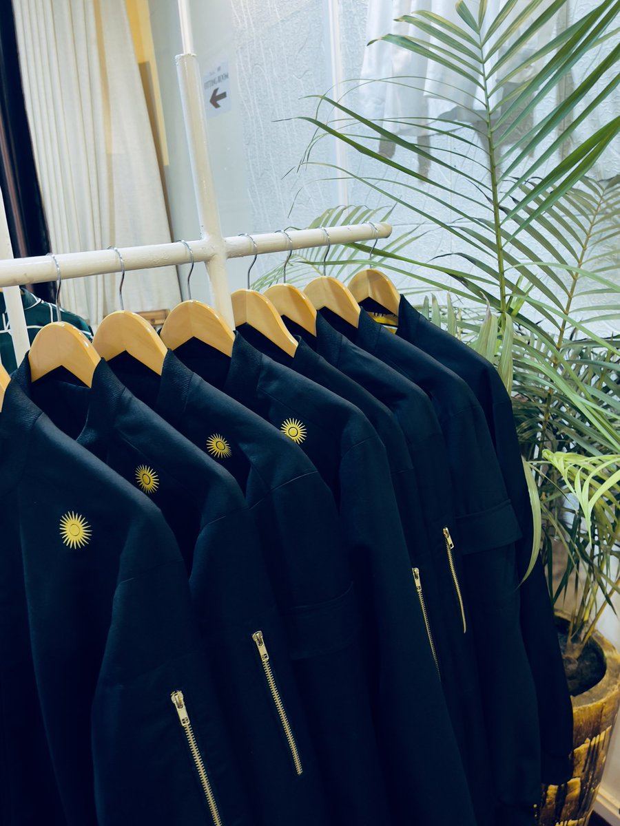 Baurice4Ever's tweet photo. Mbwira aka byiniriro (akazina Iwabo bamwitaga kera ) k’ umu content creator ufite iyi Sun jacket. Ubundi Send to me your current location ngire akantu nikorera😅😅. New Stock in the house 😉😍 #Sunjacket #Rwanda #Kigali #fashionable #Men&amp;Women #BauriceFashion 🇷🇼🙌🏾. https://t.co/PlegPnAJLG