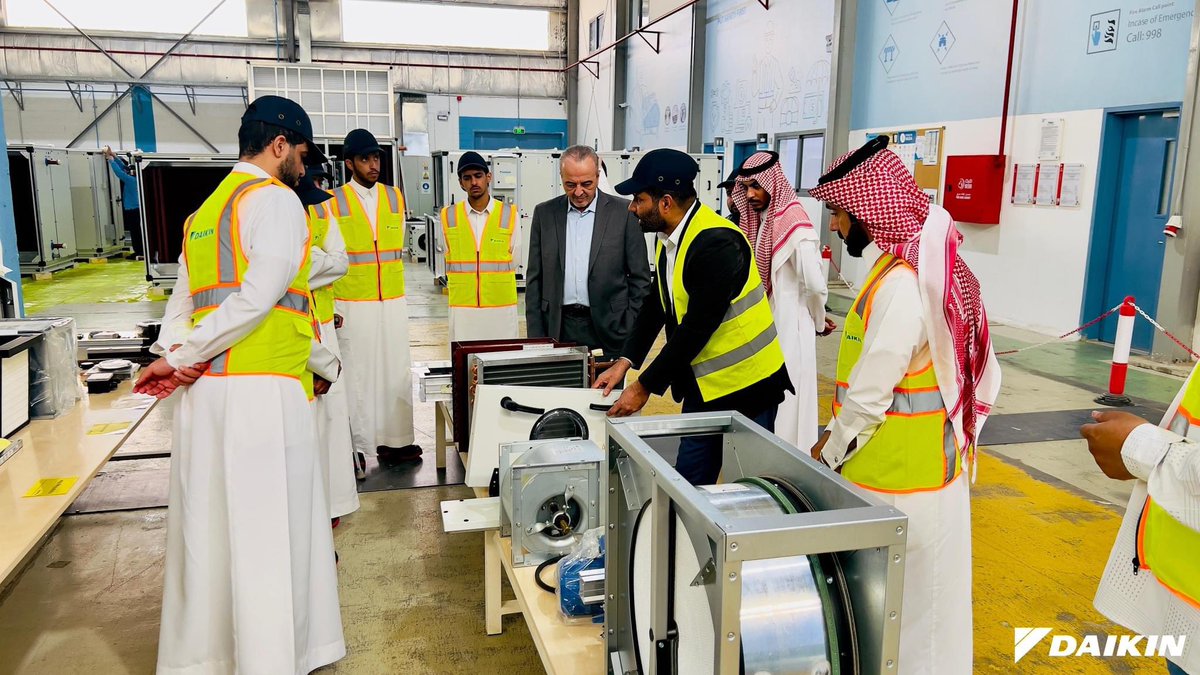 DaikinSaudi's tweet photo. استضافة شركة دايكن السعودية مجموعة من طلاب جامعة المجمعة في مصنع دايكن في منطقة سدير والتي تُعد خطوة مهمة لتنمية شغف الطلاب وتطوير مهاراتهم في مجال الهندسة الميكانيكية. هذه المبادرات توفر للطلاب فرصًا للتعرف على التقنيات الحديثة في التبريد والتكييف، وتساعدهم على الربط بين المعرفة الأكاديمية والتطبيقات العملية.

Daikin Saudi Arabia hosted a group of students from Al Majmaah University at Daikin’s factory in Sudair region, which is an important step to develop students’ passion and skills in the field of mechanical engineering. These initiatives provide students with opportunities to learn about modern technologies in refrigeration and air conditioning, and help them link academic knowledge with practical applications.
.
.
.
#Daikin #technologies #KSA #Riyadh #Sustainability #education #students #Sudair_region #academic