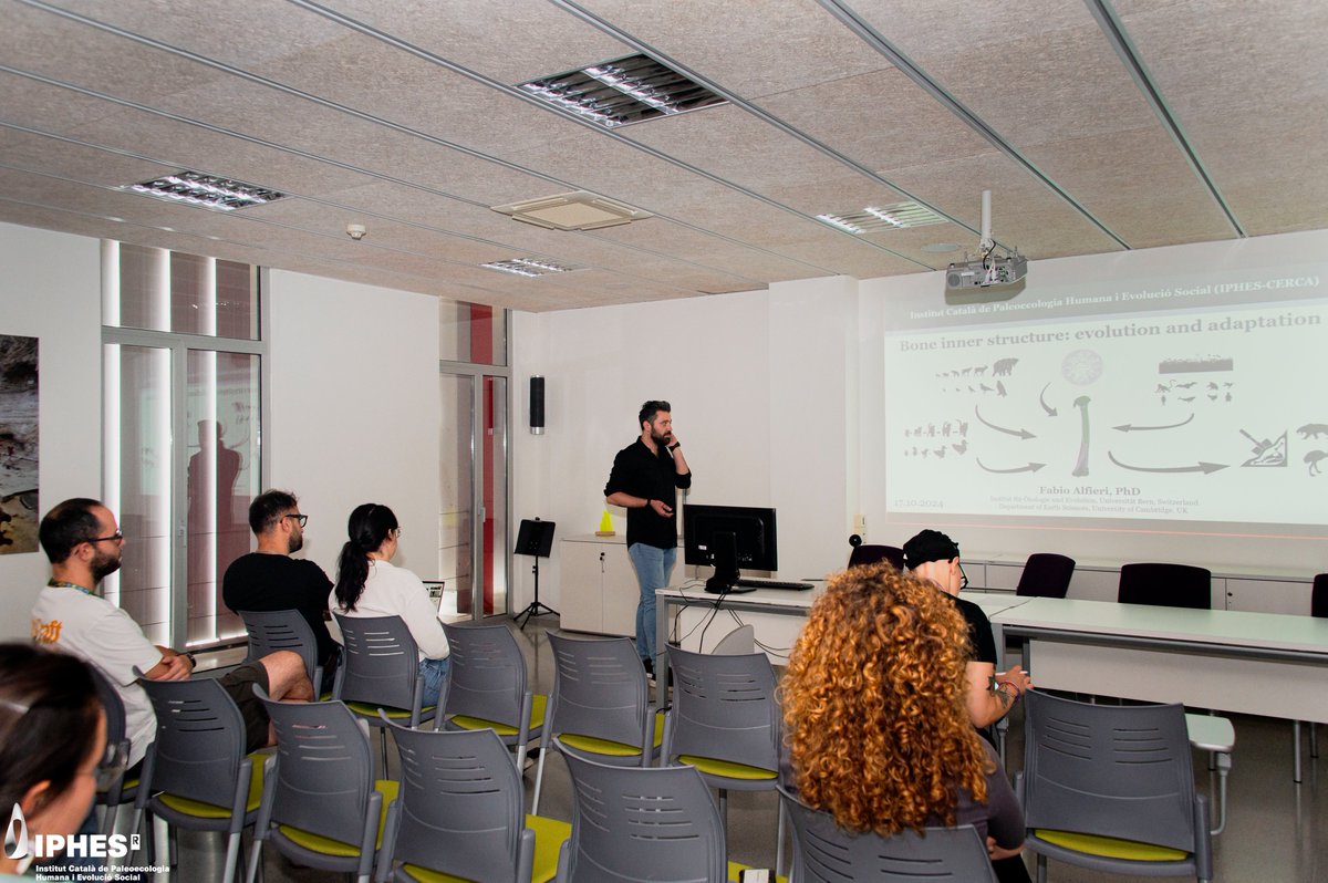 fabalfieri_'s tweet image. It was an enormous pleasure to visit the wonderful people of the @iphes in the lovely Tarragona to present my recent research outcomes. Thanks to @LabCerca and @AntoniettaDelB2 for the invitation. Looking forward coming back soon!