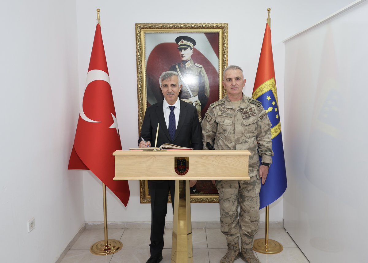 TCkahramanmaras's tweet photo. 📍 Adıyaman İl Jandarma Komutanlığı 

Valimiz Mükerrem Ünlüer, Adıyaman Valisi Dr. Osman Varol ve beraberindeki heyet  ile birlikte Adıyaman İl Jandarma Komutan Vekili Albay Talip Kurt’u ziyaret etti. https://t.co/2o35yQnnM4