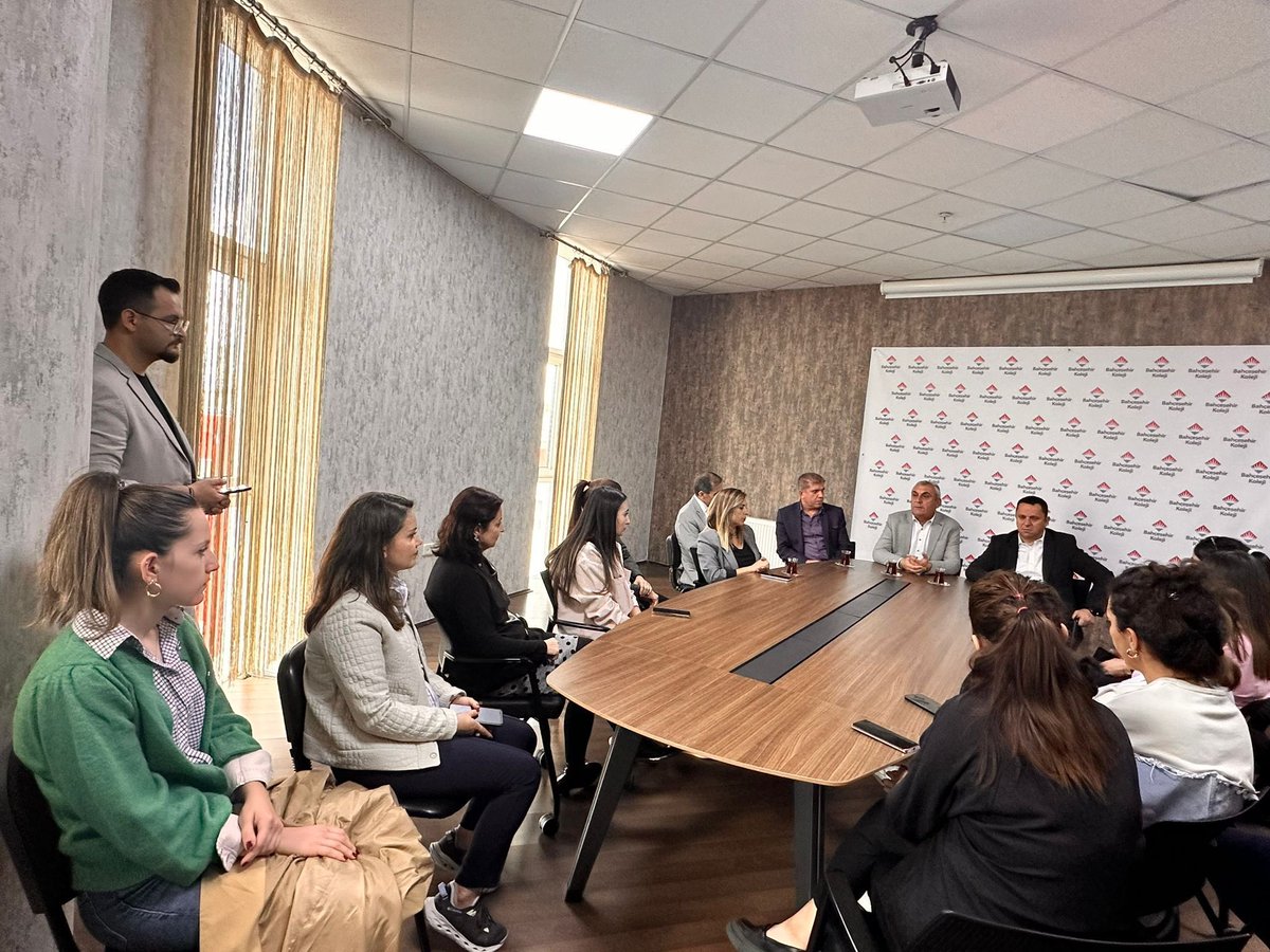 Melikgazi İlçe Millî Eğitim Müdürü Sayın Hacı Kaya, Şube Müdürü Sayın Cuma Doğan, Şube Müdürü Sayın Ahmet Çakır okulumuzu ziyaret ettiler. “Türkiye Yüzyılı Maarif Modeli” ile ilgili bilgi paylaşımında bulundular.
Anlamlı ziyaretlerinden dolayı Bahçeşehir ailesi olarak  tşk ederiz