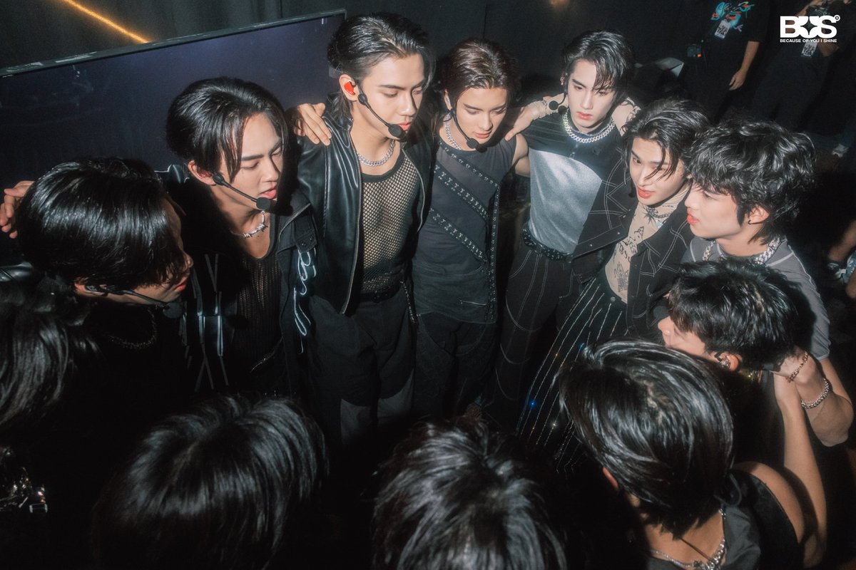 BUS_SONRAY's tweet photo. BACKSTAGE

Knock Knock Knock :
BUS 1st THAILAND FANCON TOUR

พวกเราขอบคุณทุกคนที่มาสนุกไปทุก ๆ โชว์ของพวกเราในรอบหาดใหญ่นะค้าบบ ✨

#BUS_KnockKnockKnock_HatYai
#BUS1stFANCON_KnockKnockKnock
#BUSbecauseofyouishine https://t.co/gSAgpyKnWI