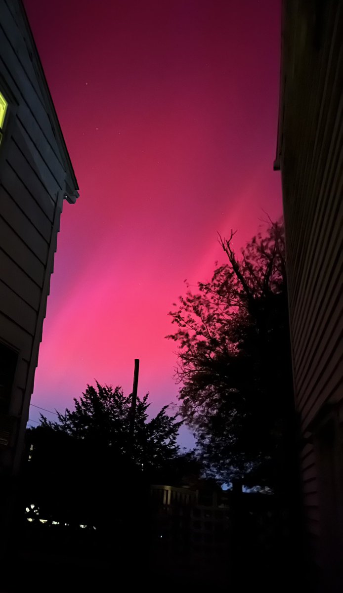 DonDapper0's tweet photo. Northern Lights 🔄 https://t.co/n3tDlkhTUv