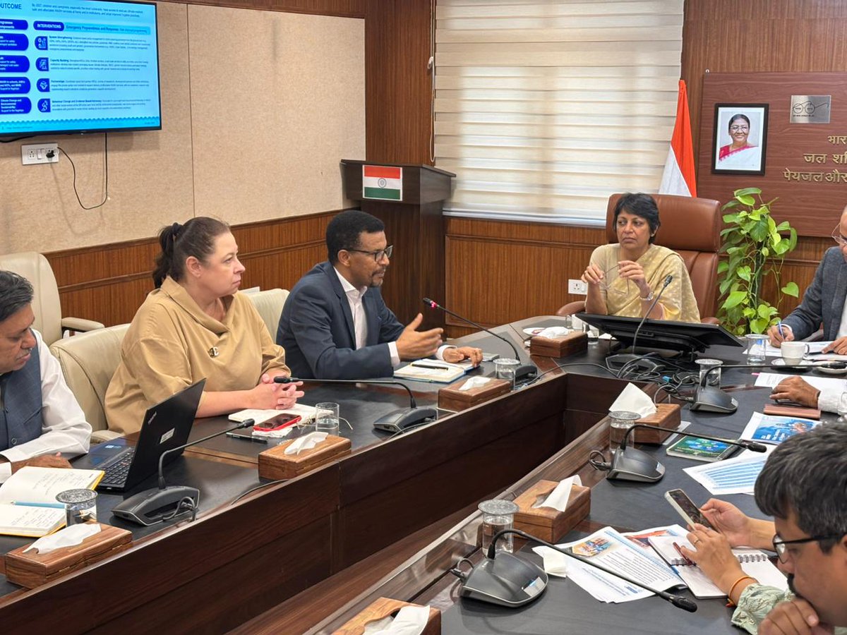 jaljeevan_'s tweet photo. Smt. Vini Mahajan, Secretary; and Shri Ashok K. K. Meena OSD, DDWS chaired a meeting to review the progress &amp; planning with @UNICEFIndia on 17.10.2024 at CGO Complex, New Delhi.

#WASH #HarGharJal #JalJeevanMission 
@CRPaatil @VSOMANNA_BJP @UNICEFIndia @swachhbharat https://t.co/0816yHmhqT