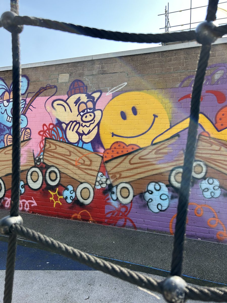 All the photos from my wall for london mural festival are up on my instagram, loads of fun over four days in the sun.