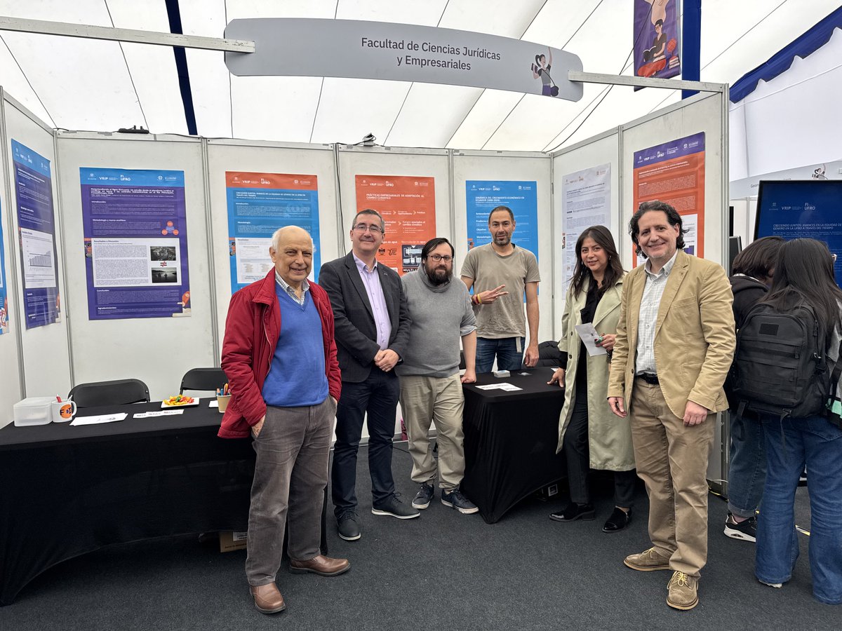 fcje_ufro's tweet photo. 🧪🔬 | #FIUFRO
FCJE participó de la Feria de Investigación FIUFRO 2024.
👩‍🏫 En esta oportunidad, nuestra Facultad de Ciencias Jurídicas y Empresariales, participó con dos stands: uno en la carpa KIDS y otro en la carpa principal, dirigidos a diferentes públicos. https://t.co/wMwDbP5wxZ