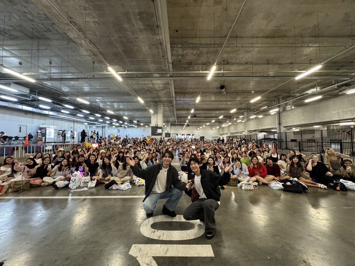 GmmtvShop's tweet photo. นำภาพกิจกรรม Fansign ของ เฟิร์ส-ข้าวตัง ในงาน Book Expo Thailand 2024 มาฝากค่า

@Firstkpp @myktnw

#BookExpo2024xFK
#GMMTV https://t.co/R2ISDDsQGu