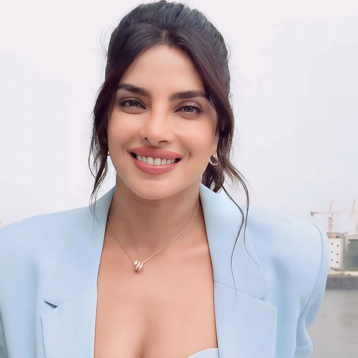 youspriy's tweet image. My Indian girl seems very happy and comfortable in her home country 🥹❤❤❤
@priyankachopra #PriyankaChopra #maxfactor